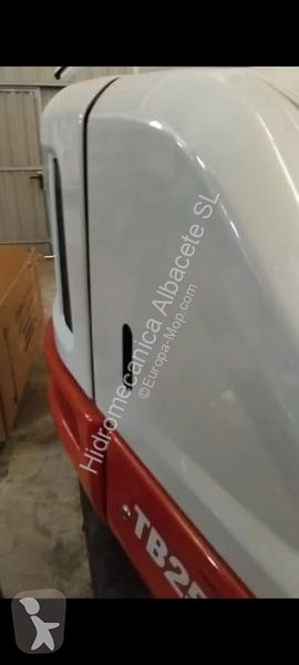 Lopatový nakládač Takeuchi TTB257-FR