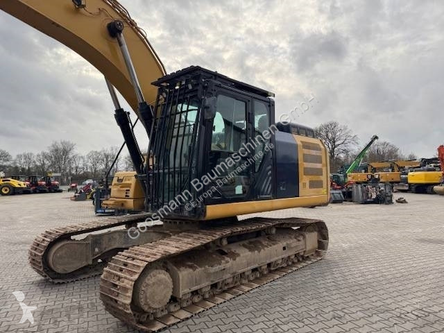 جرافة Caterpillar 326 F LN
