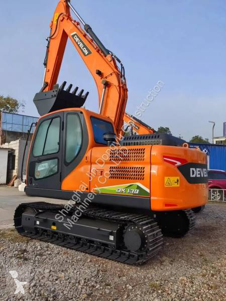Lopatový nakládač Develon DX130