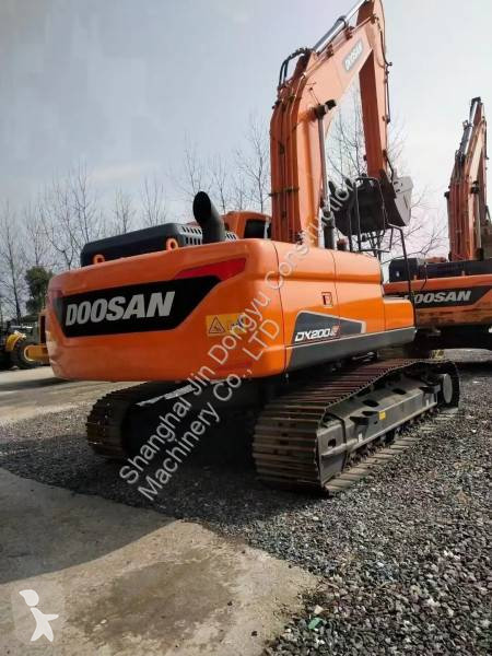 Lopatový nakládač Develon DX200