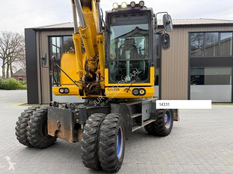 جرافة Komatsu 10