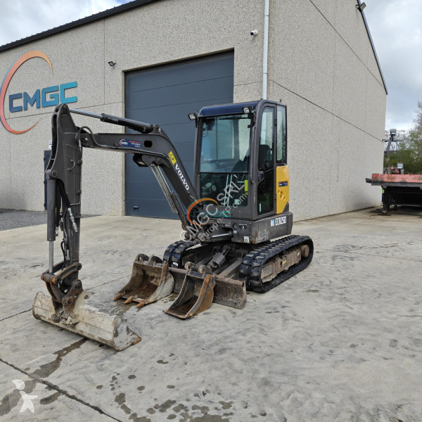 جرافة Volvo ECR25D