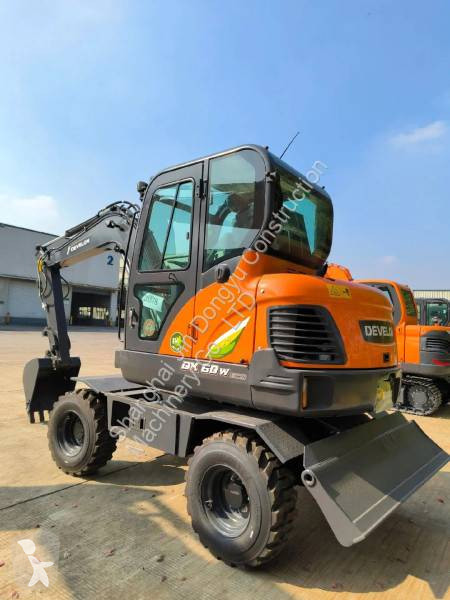 Lopatový nakládač Develon DX60W ECO