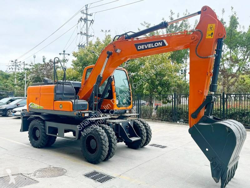 Lopatový nakládač Develon DX150WE