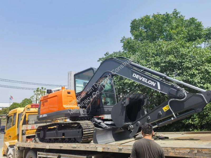 Lopatový nakládač Develon DX80D