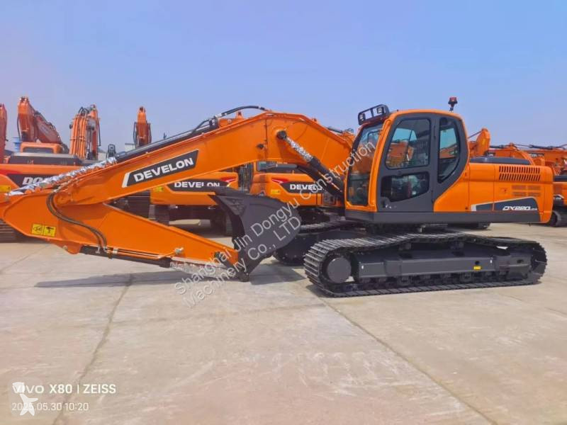 Lopatový nakládač Develon DX220LCA