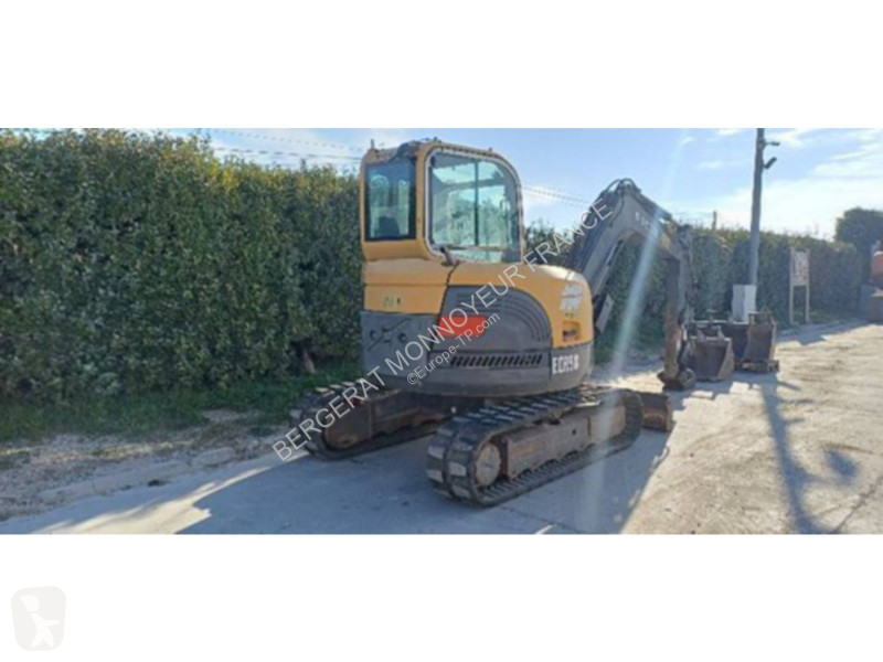 جرافة Volvo ECR58
