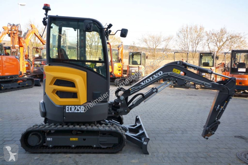 جرافة Volvo ECR D