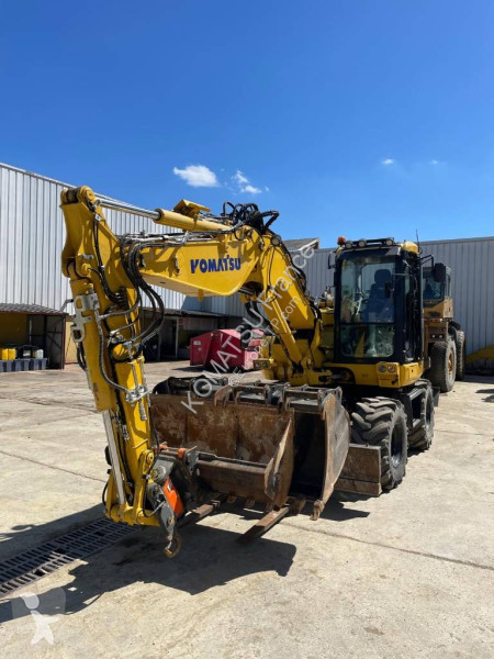 جرافة Komatsu PW98MR-11E0