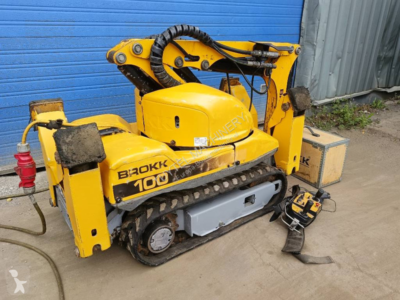 Lopatový nakládač Brokk 100 husqvarna robot...