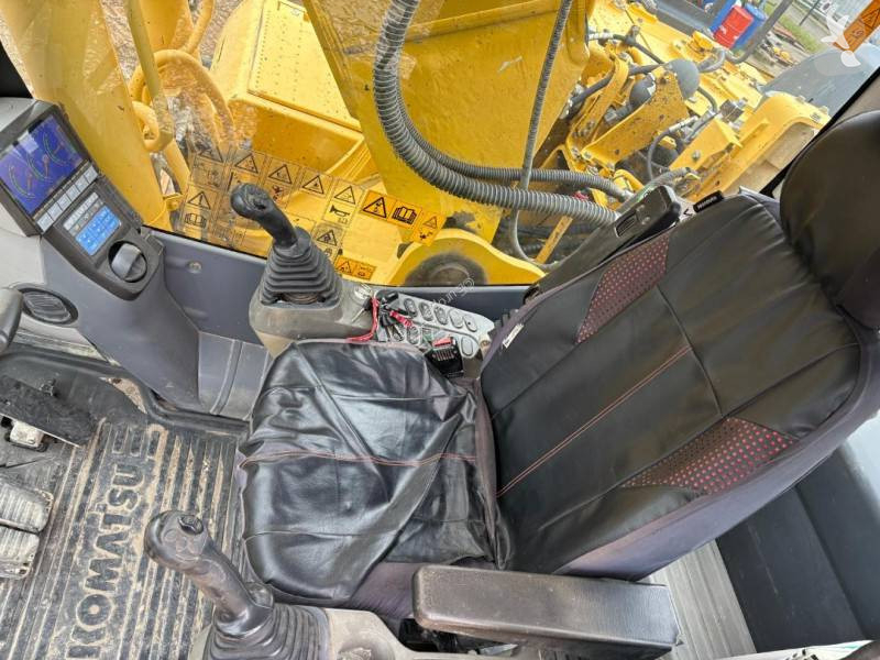 جرافة Komatsu