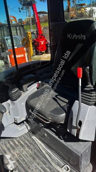 Escavadora Kubota KX057-4