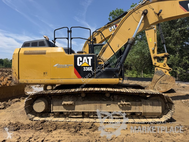Екскаватор Caterpillar