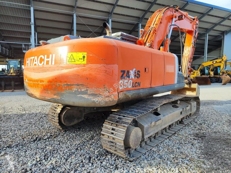 Lopatový nakládač Hitachi 3