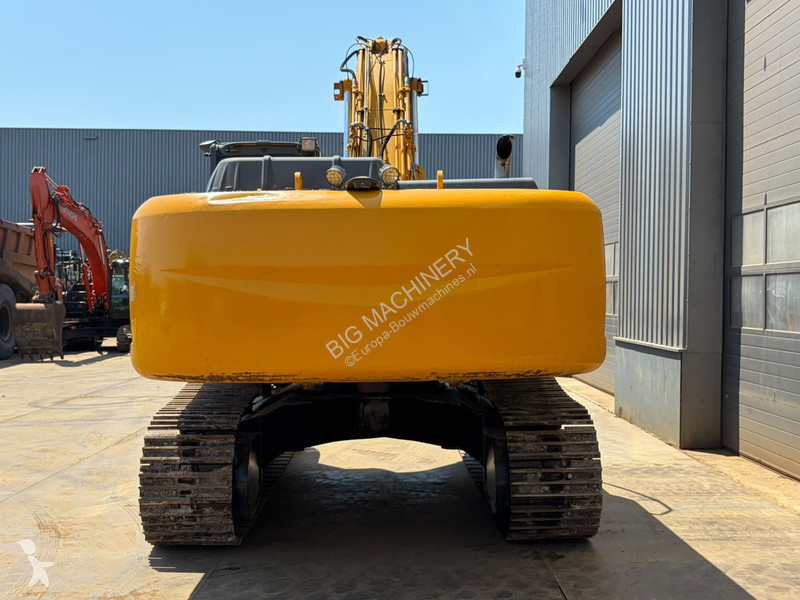Lopatový nakládač Hitachi 3