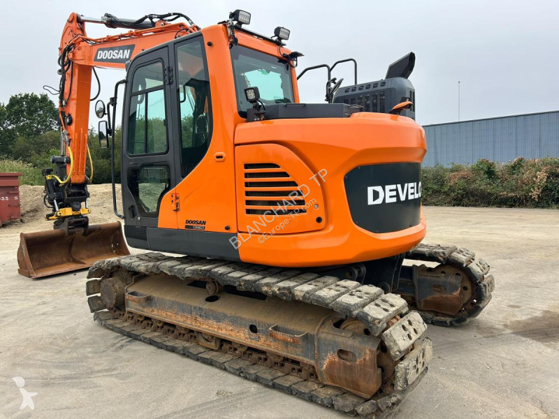 جرافة Doosan 7