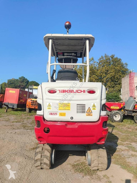 Rýpadlo Takeuchi TB 225