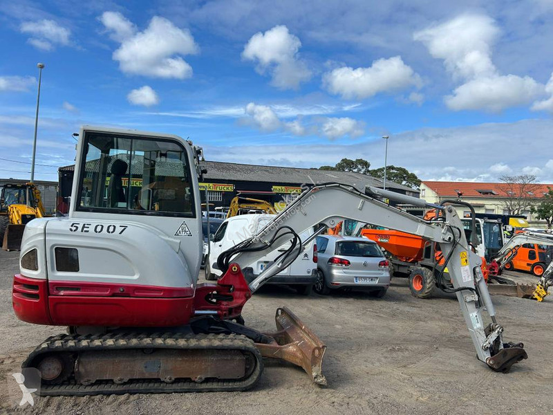 Rýpadlo Takeuchi TB240