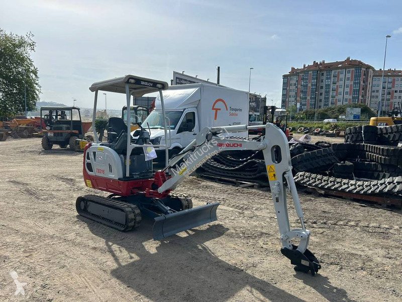جرافة Takeuchi tb216