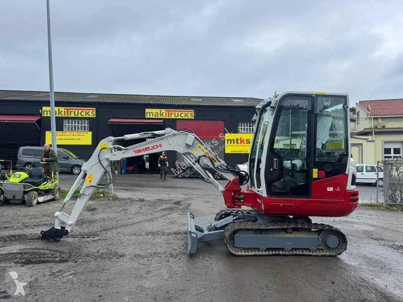 Lopatový nakládač Takeuchi 230
