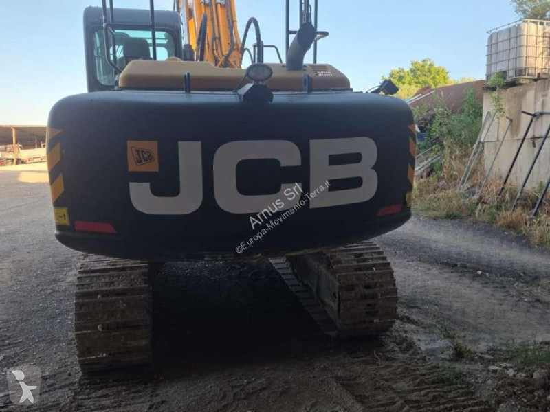 Lopatový nakládač JCB