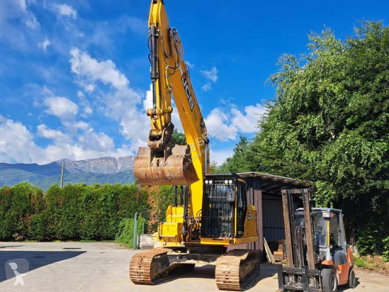 جرافة JCB 220XLC
