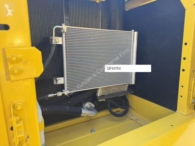 جرافة Komatsu 8