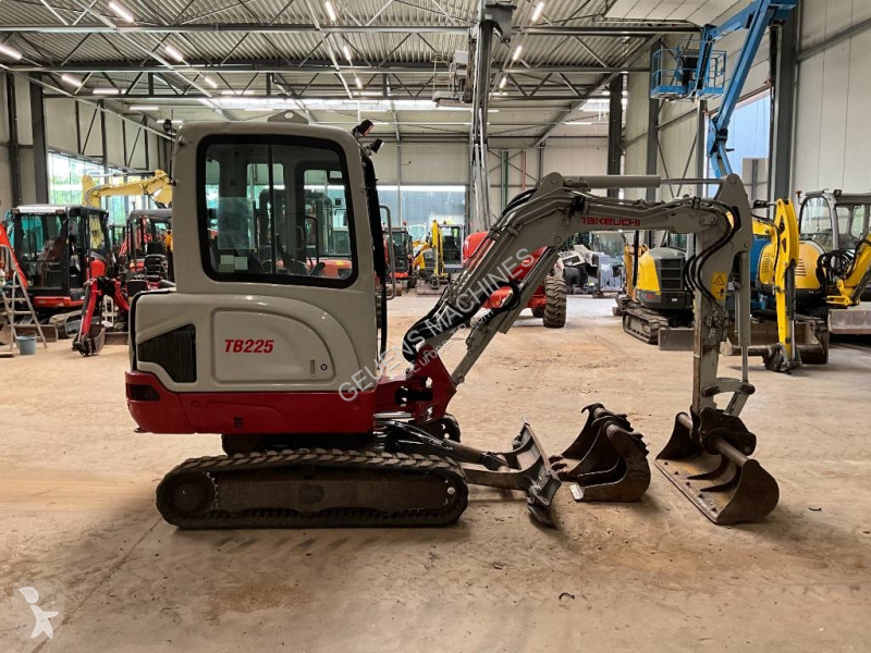 Rýpadlo Takeuchi TB 225