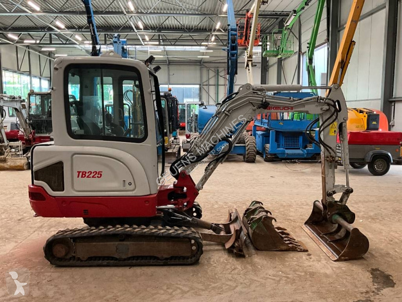 Rýpadlo Takeuchi TB 225
