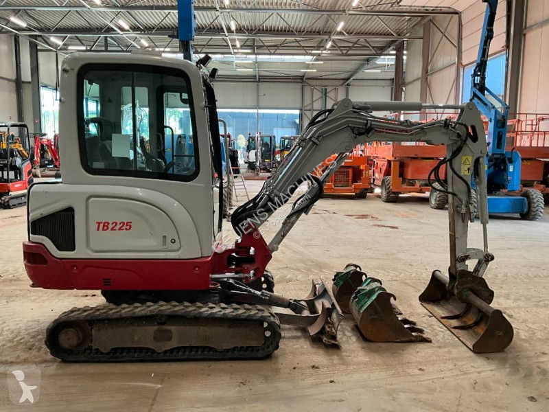 Rýpadlo Takeuchi TB 225