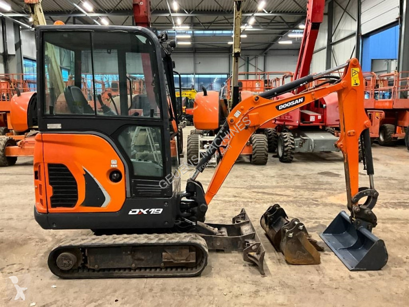 جرافة Doosan DX 19