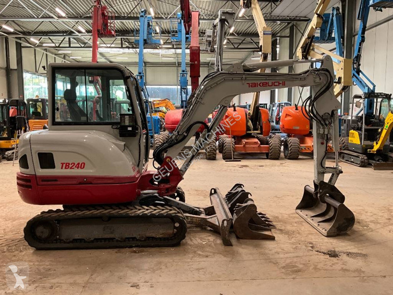 Rýpadlo Takeuchi TB 240