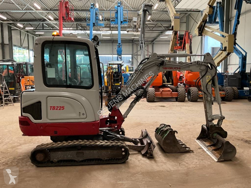 Rýpadlo Takeuchi TB 225