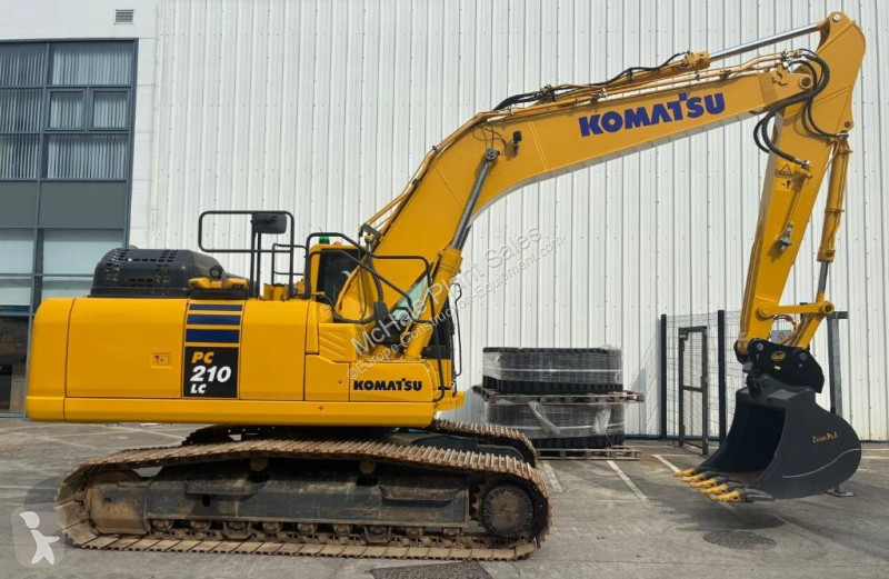 جرافة Komatsu 11