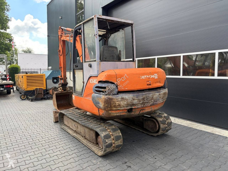 Rýpadlo Hitachi 2