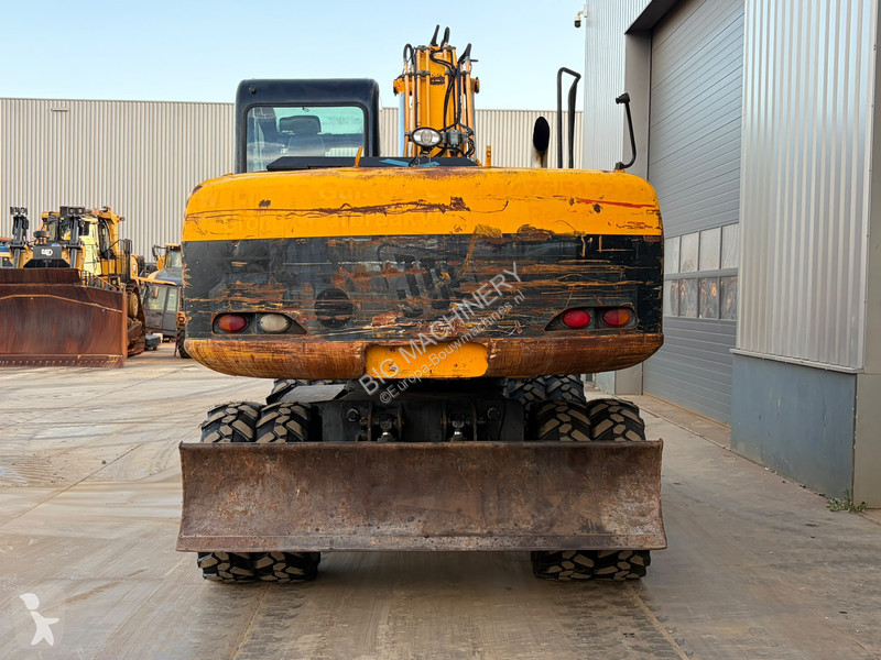 جرافة JCB