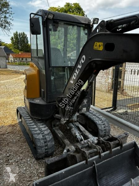 جرافة Volvo ECR 25D