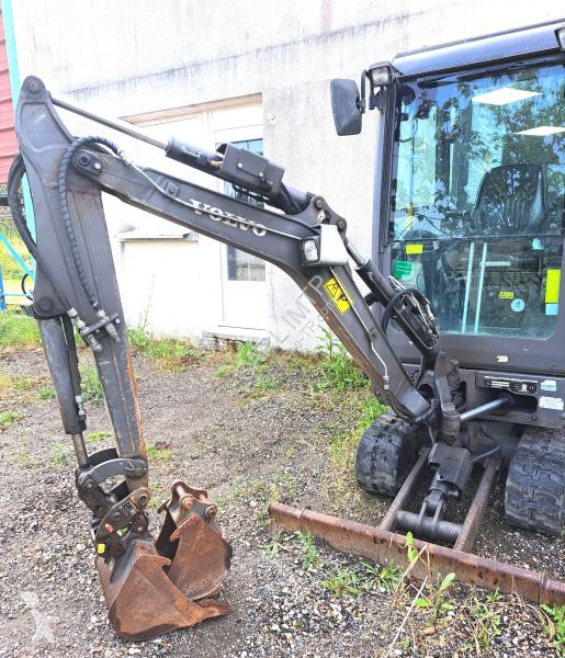 جرافة Volvo  EC18D