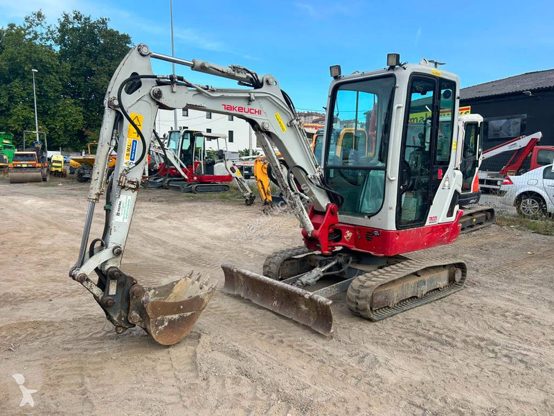 جرافة Takeuchi TB 225