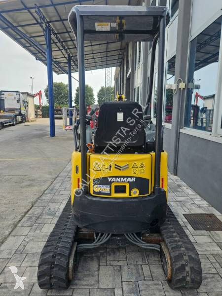 جرافة Yanmar VIO 17
