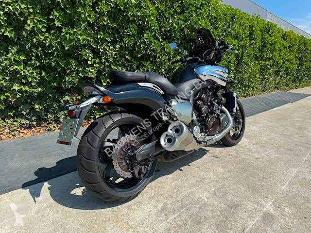 Lopatový nakládač Yamaha V-Max