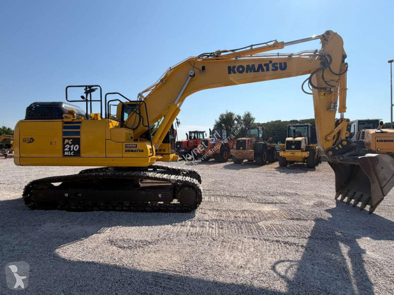 جرافة Komatsu PC210-11E0