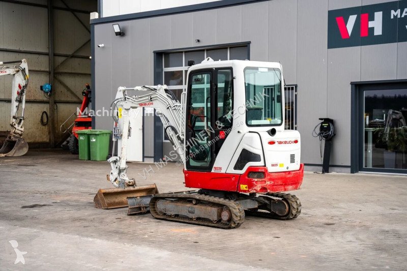 Rýpadlo Takeuchi TB225