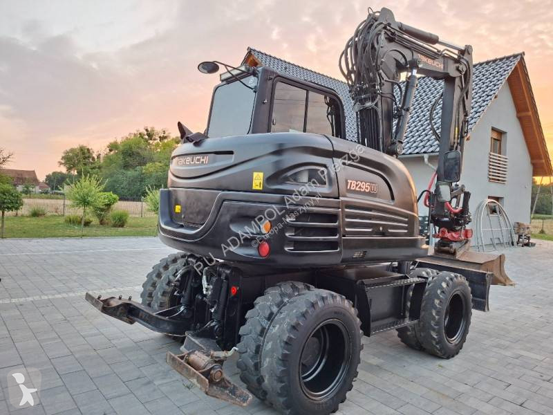 Lopatový nakládač Takeuchi TB295W