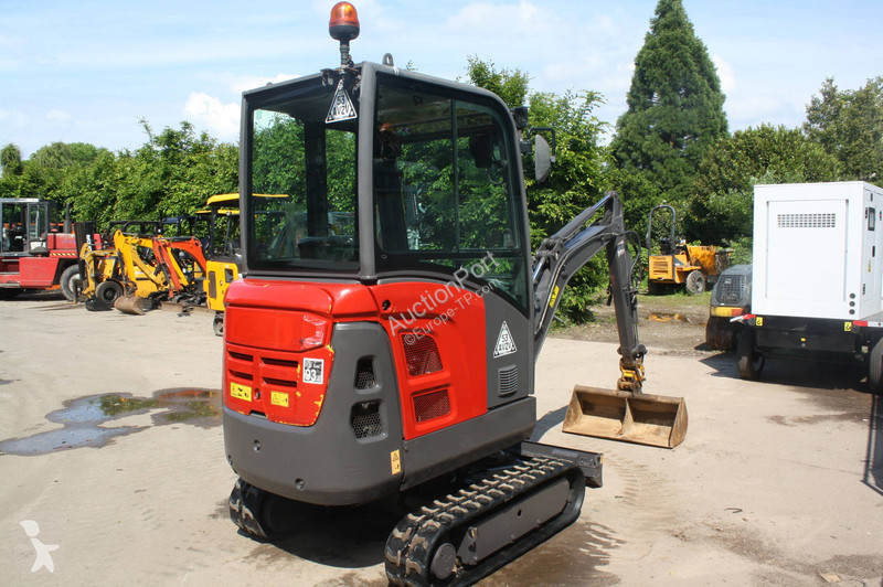 جرافة Volvo EC18D