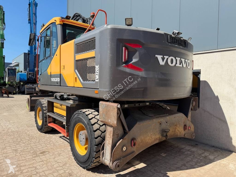 جرافة Volvo 220 E 220 - 180 -