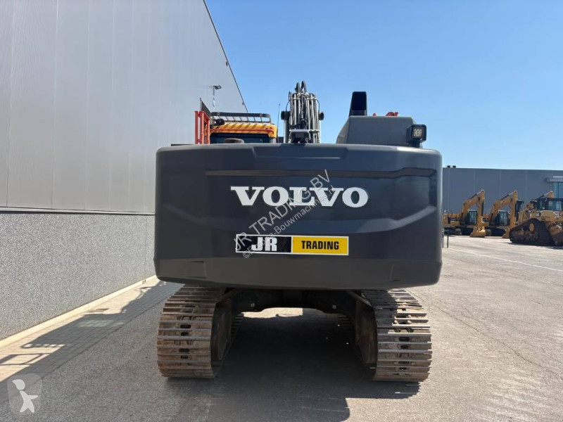 جرافة Volvo EC220ENL (Two Buckets)