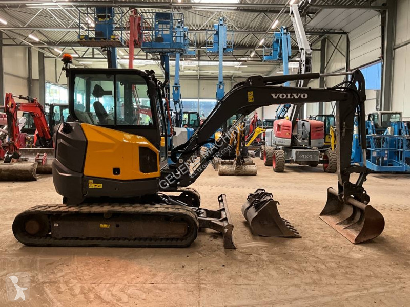 جرافة Volvo ECR F
