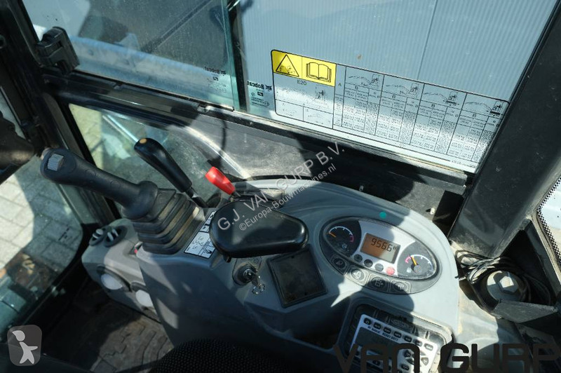 Lopatový nakládač Bobcat E 20