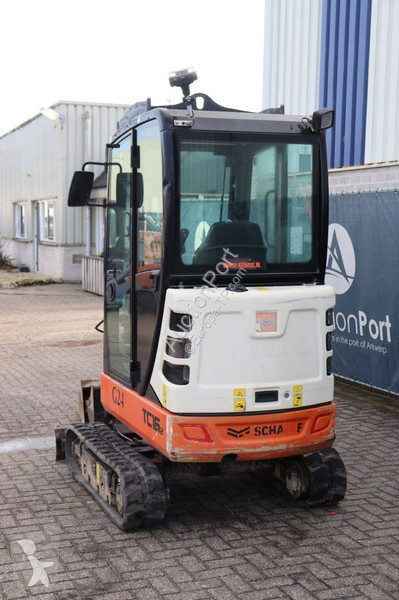 Lopatový nakládač Schaeff TC16